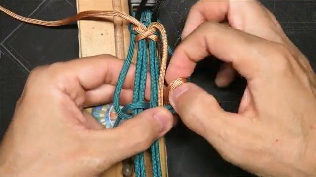 Como hacer una PEGASUS PARACORD BRACELET How to make Diy Paracord Paracord Crafts_270p_360p