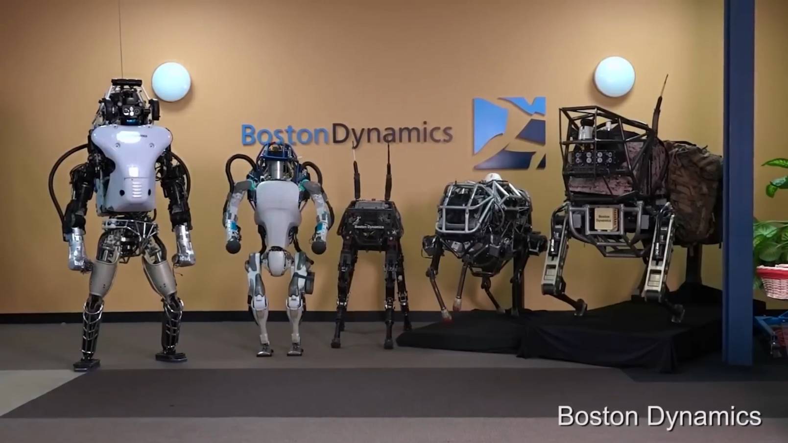 Boston Dynamics - Atlas/Handle (Раздвигая границы). 2020 год.