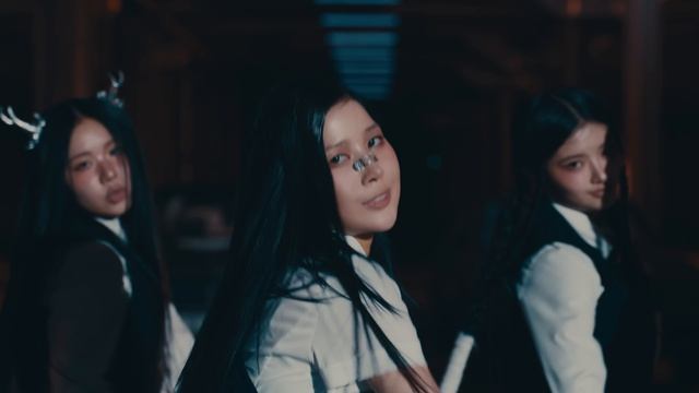 BADVILLAIN - '숨(ZOOM)' MV
