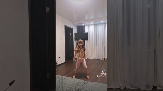 Эльмира снимает тренды 😍.mp4