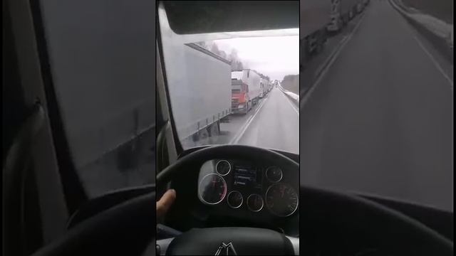 Трасса м5 стоит нет движения.