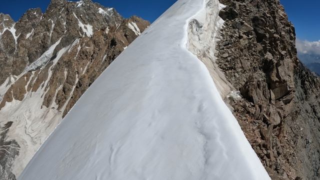 Безенги, подъём на п. Селлы, на гребне (23.08.2023)