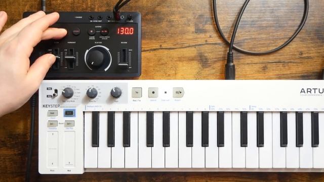 How to Use Roland E-4 With a MIDI Keyboard