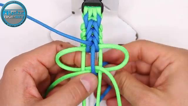 How to Make a Paracord Bracelet Waterfall Knot Tutorial DIY(360P)