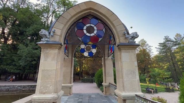 Водопад "Стеклянная струя" в Кисловодске и "Зеркальный пруд".