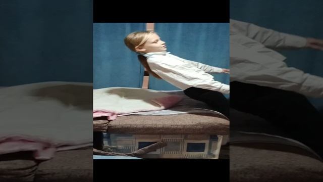 падание моей подруги в замедленной съёмке