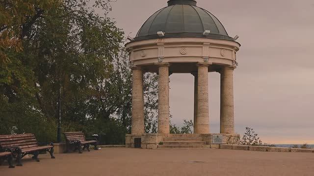 Эолова арфа в Пятигорске. Смотровая площадка в Эммануэлевском парке Пятигорска.