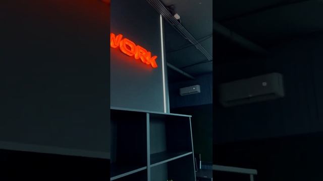 Начни свою карьеру в UNITWORK! Ищи наши вакансии на HH.ru и покоряй высоты с нами!