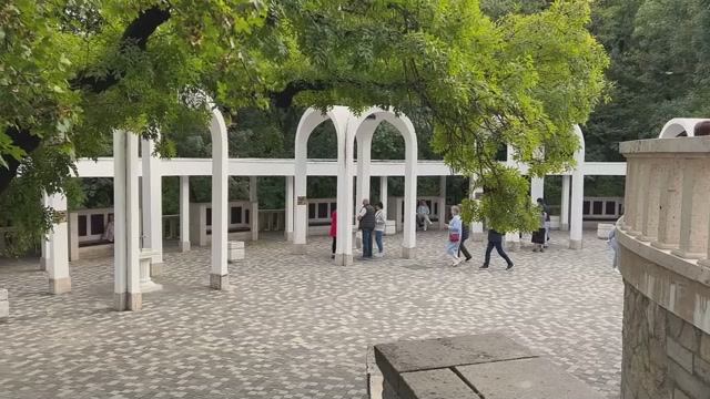 Нарзанный источник Славяновский в Кисловодске.