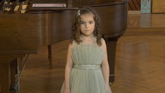 Ивашкова Анна 6 лет. Неаполитанская нар.песня "Санта Лючия". Педагог Тайсаева ТВ