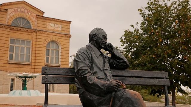 Памятник С.В. Михалкову в Пятигорске. Памятник писателю С.В. Михалкову.