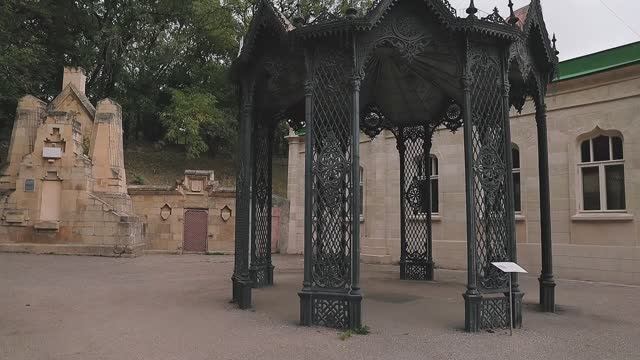 Чугунная беседка в Курортном парке в Ессентуках.