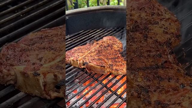 🥩ЖАРИМ НА РЕШЕТКЕ БАРБЕКЮ-КОМПЛЕКСА НЕЖНЕЙШИЙ СТЕЙК! Вкуснятина🤤! Смотреть заказчикам #shorts