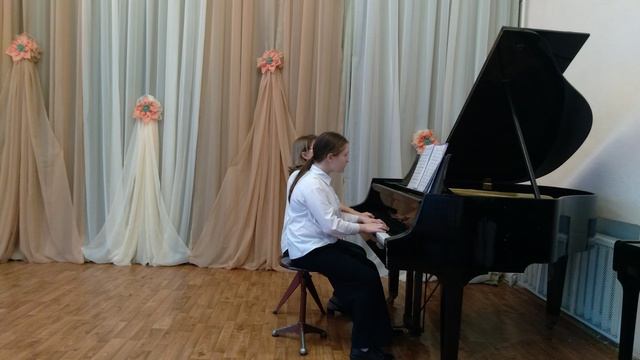 Подшивалова Рада, Зотова Н. А. 
П. Чайковский "Танец феи драже" В. Берковский "Под музыку Вивальди"
