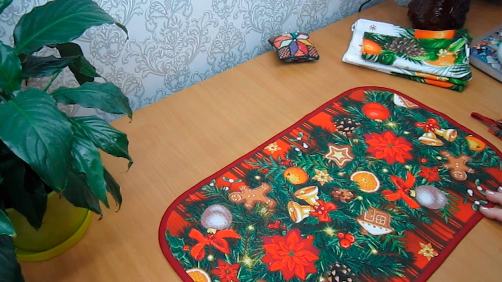 Не прошла мимо новогодних тканей