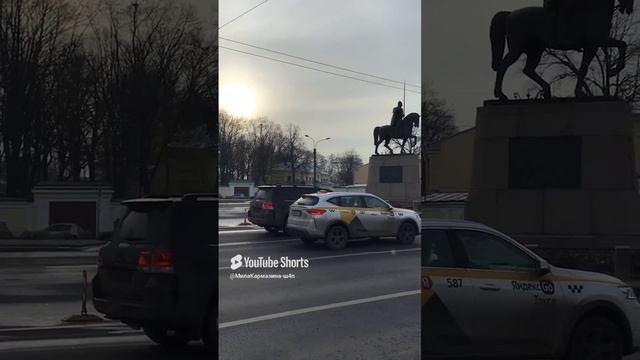 Санкт-Петербург. 18.11.2024. Площадь Александра Невского. Вид от входа в метро