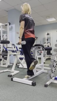 Подъём на носок стоя на одной ноге