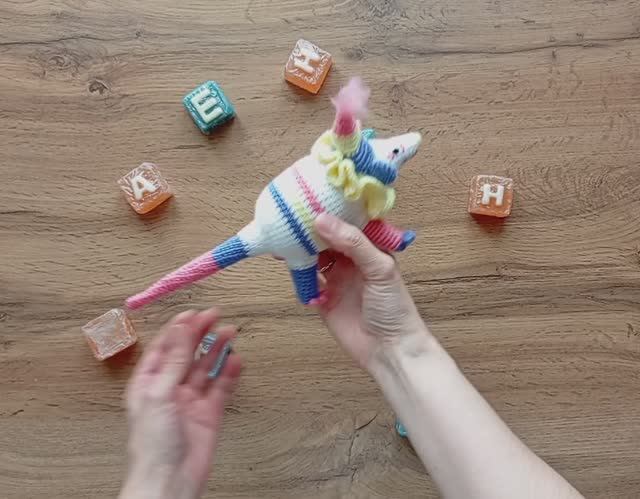 Опоссум клоун. Игрушка крючком.