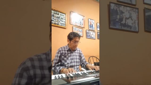 VESTIDA DE AZUL TE VISTES.CON OSWALDO BUENO LEÓN. SIEMPRE A LAS ÓRDENES. 0985706089