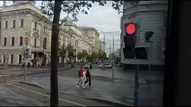 Экскурсия с девочками по Москве. Возле дома Андрея Миронова