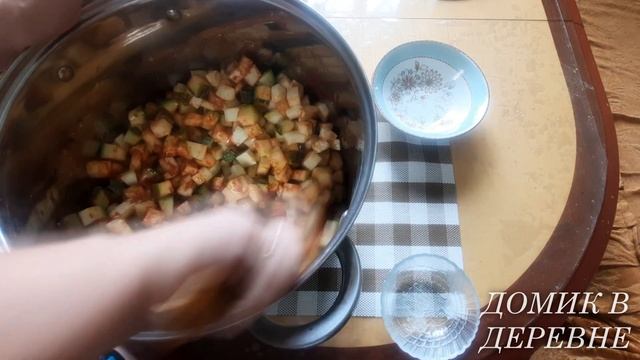 Консервированные кабачки с фасолью на зиму в томатном соусе.