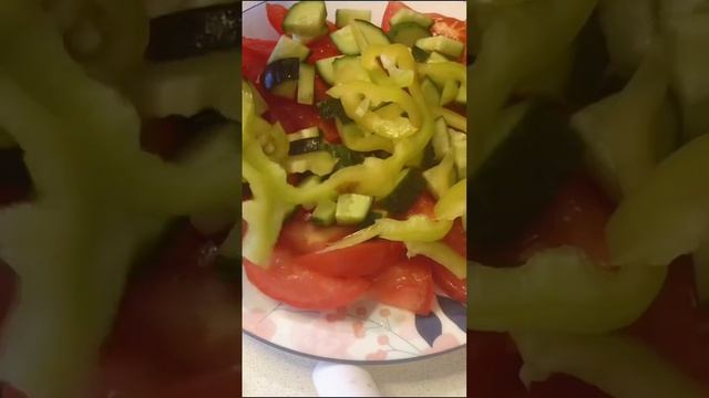 Знаменитый «Греческий»  салат #shortsvideo #еда #рецепт #foodрецепт #вкусности #кулинария #вкусно