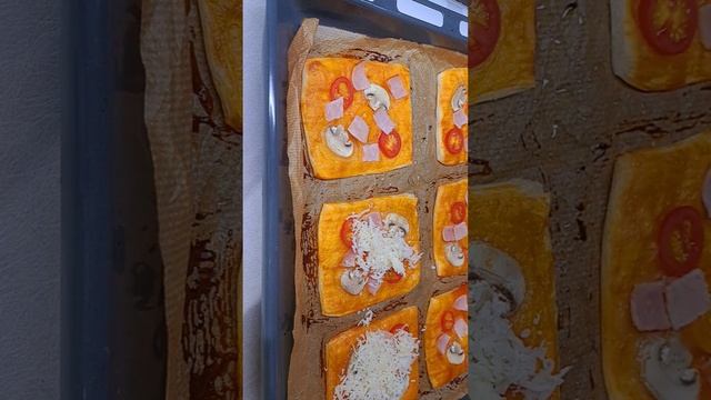 У мужа был день рождение, приготовила на работу мини-пиццу. Очень удобно!!!👍👍👍