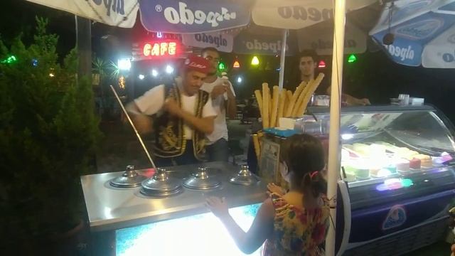 Шоу турецкого мороженщика: Уличные развлечения Кемера