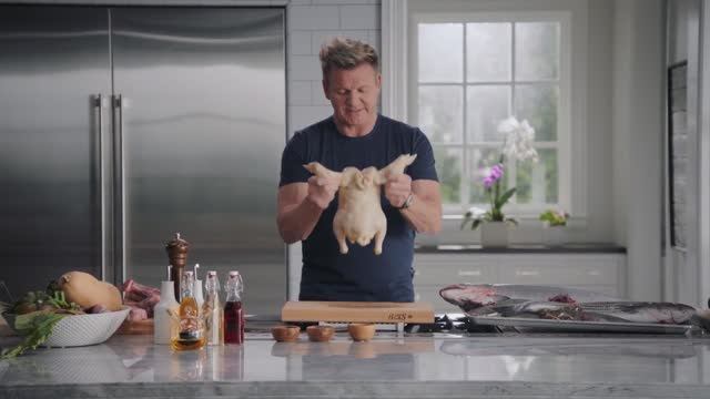 Как разделать целую курицу. Техника Гордона Рамзи (Gordon Ramsay)