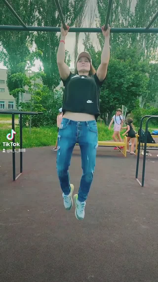 Постоянство -путь к успеху!🚀 #sports #спорт #турник#подтягивания