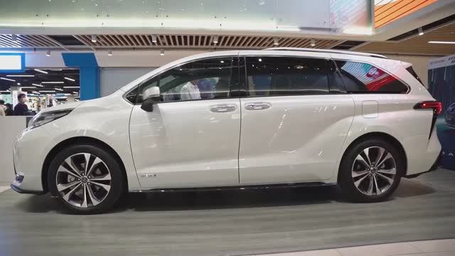 Toyota Granvia Hybrid 2022