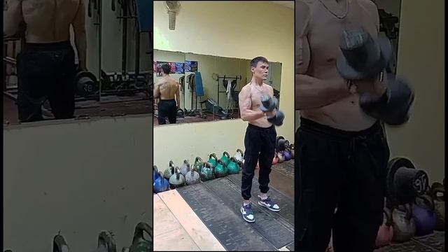 качаем бицепс!)