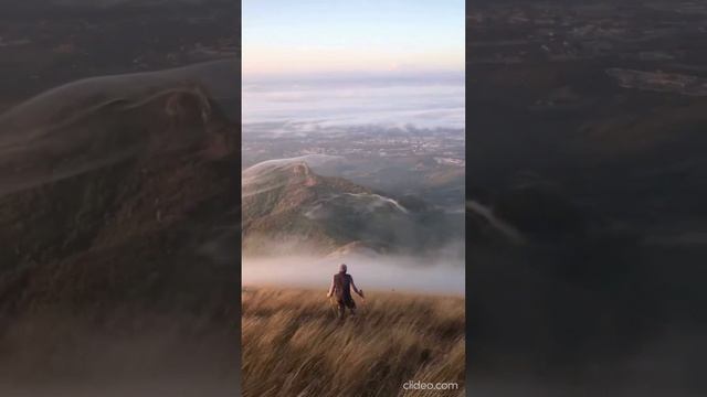 🌄 Россия

Фантастический осенний рассвет на вершине горы Бештау.