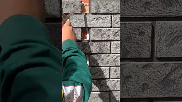 Нанесение клея на термопанель