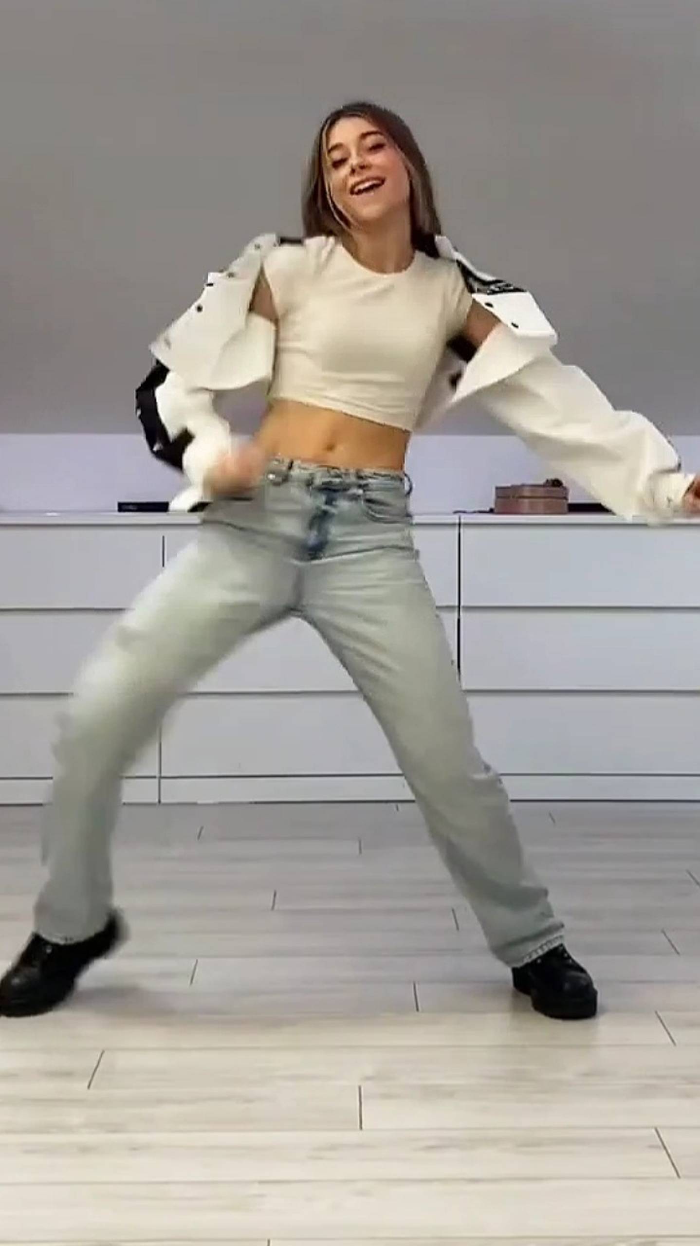 Потанцуем 🥰 Танец девушки 💐