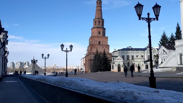 Казань в вихре ветра: памятная аллея и живые моменты города | Discovering Russian Horizons