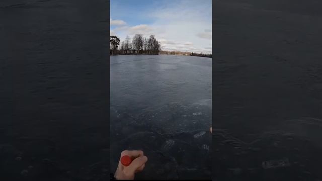 Зачем нужны спасалки на зимней рыбалке #fishing #рыбалка