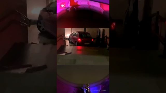 💬 В в центре Сочи пьяный 67-летний водитель съехал в подземный переход по улице Войкова.