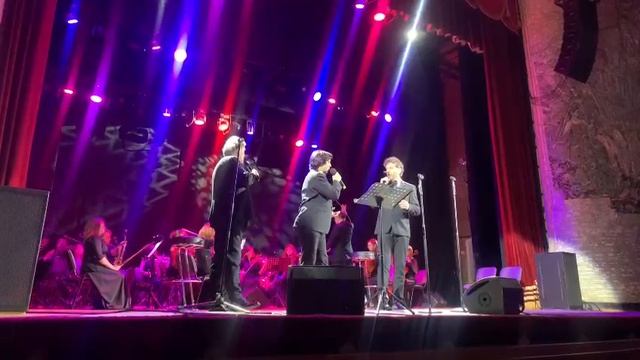 Концерт в ДК Калинина”The Italian tenors“песня Очи чёрные
