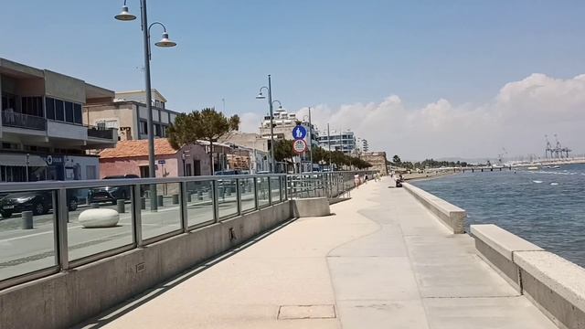 Длинная набережная Ларнаки от пляжа Kastela в сторону Finikoudes