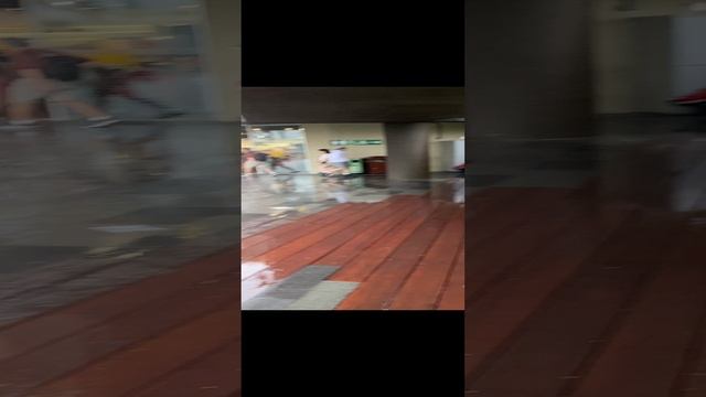 Тропический ливень в Сингапуре