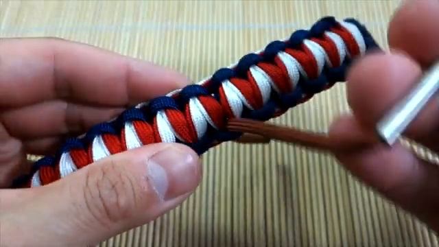 How to Make a Captain America Twisted Cobra Paracord Bracelet Tutorial_270p_360p