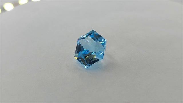 Топаз. (Бразилия). На продажу 21000₽. 6 карата. 11.6/9.8/7.7 мм.