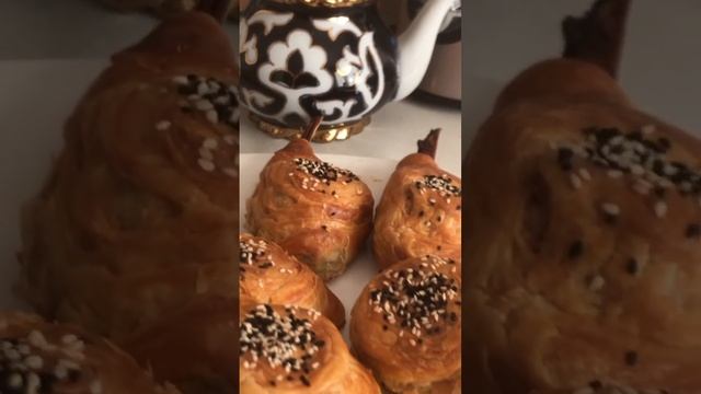 Слоеная самса с бараньими ребрышками #shortsvideo #cooking #keşfet #стамбул #foodlover #çörek #еда