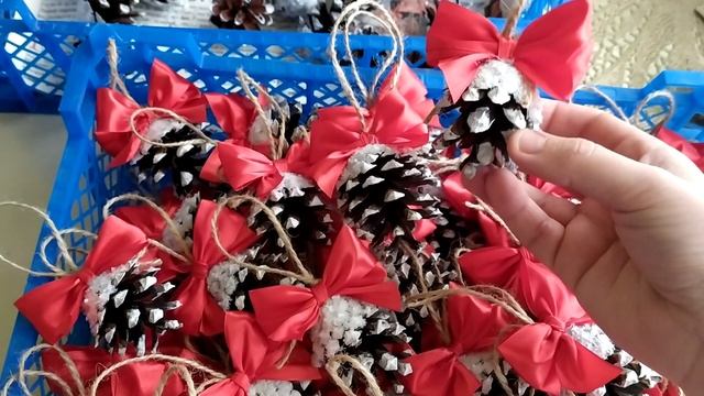 Декор сосновых шишек. Делаю новогодние шишки на елку.
