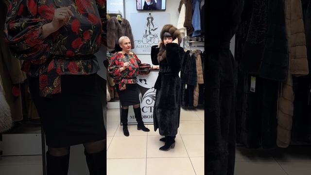 Шуба длинная классическая с куницей