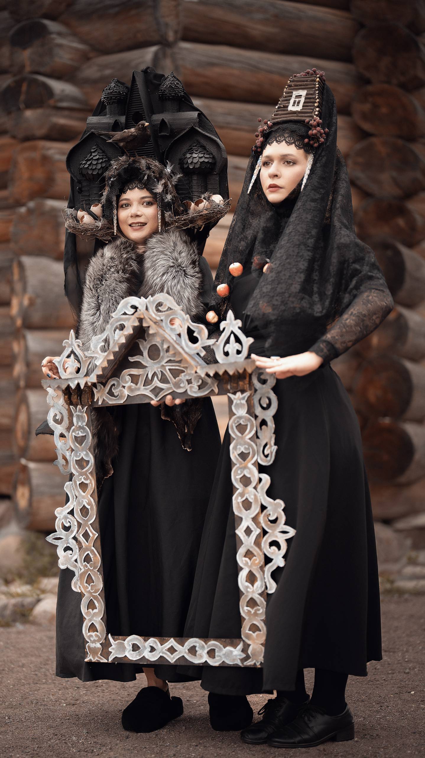 Девушки решили устроить фотосессию в русском стиле!