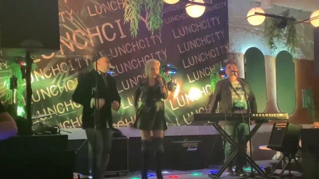 группа Улицы - Параллельные Миры (Выступление в Launc Kafe)