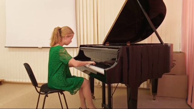 Чайникова Полина, 13 лет, МБУДО ДШИ "Гармония"  - Н. Шейко "Мгновение"