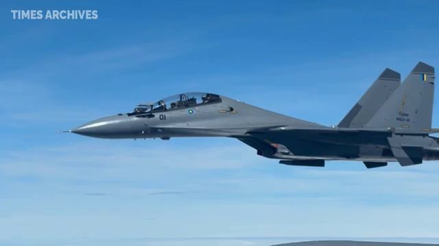 U.S. KC-135 refuels Russian made Sukhoi Su-30MKM (Nov 2024)